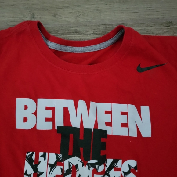 University Of Georgia Bulldogs Nike DriFit NCAA Between The Hedges TShirt Kids L - Picture 3 of 15